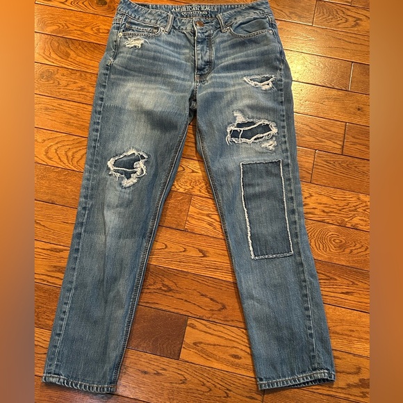 American Eagle Tomgirl Distressed Relaxed Jeans - Size 2 (Short 27”) Medium Wash - Picture 15 of 15